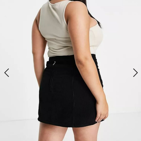 ASOS DESIGN Curve high waist mini skirt in black cord - Picture 2 of 3